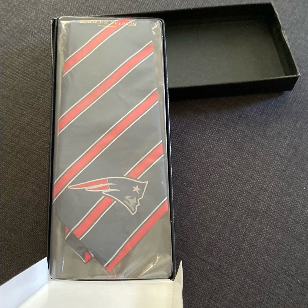 New Patriots tie
NFL mens Woven Polyester Necktie